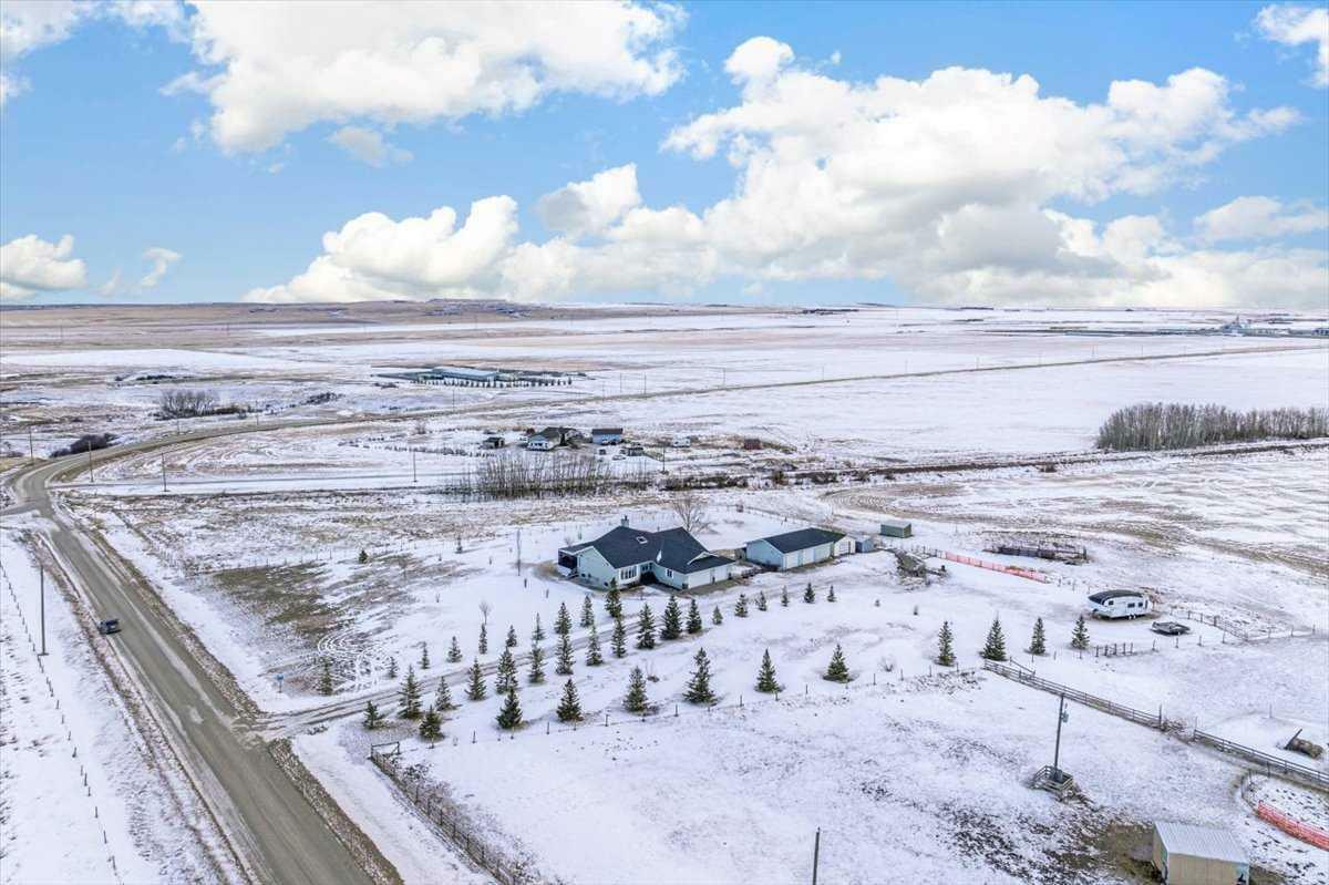 Photo de la propriété:  254017 Twp Rd 200  AB T0L 1P0 