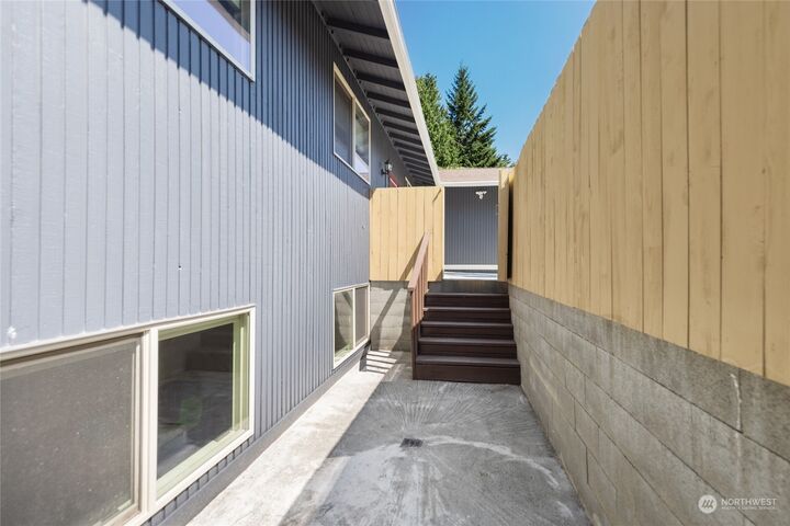 Property Photo:  14700 SE 45th Place  WA 98006 