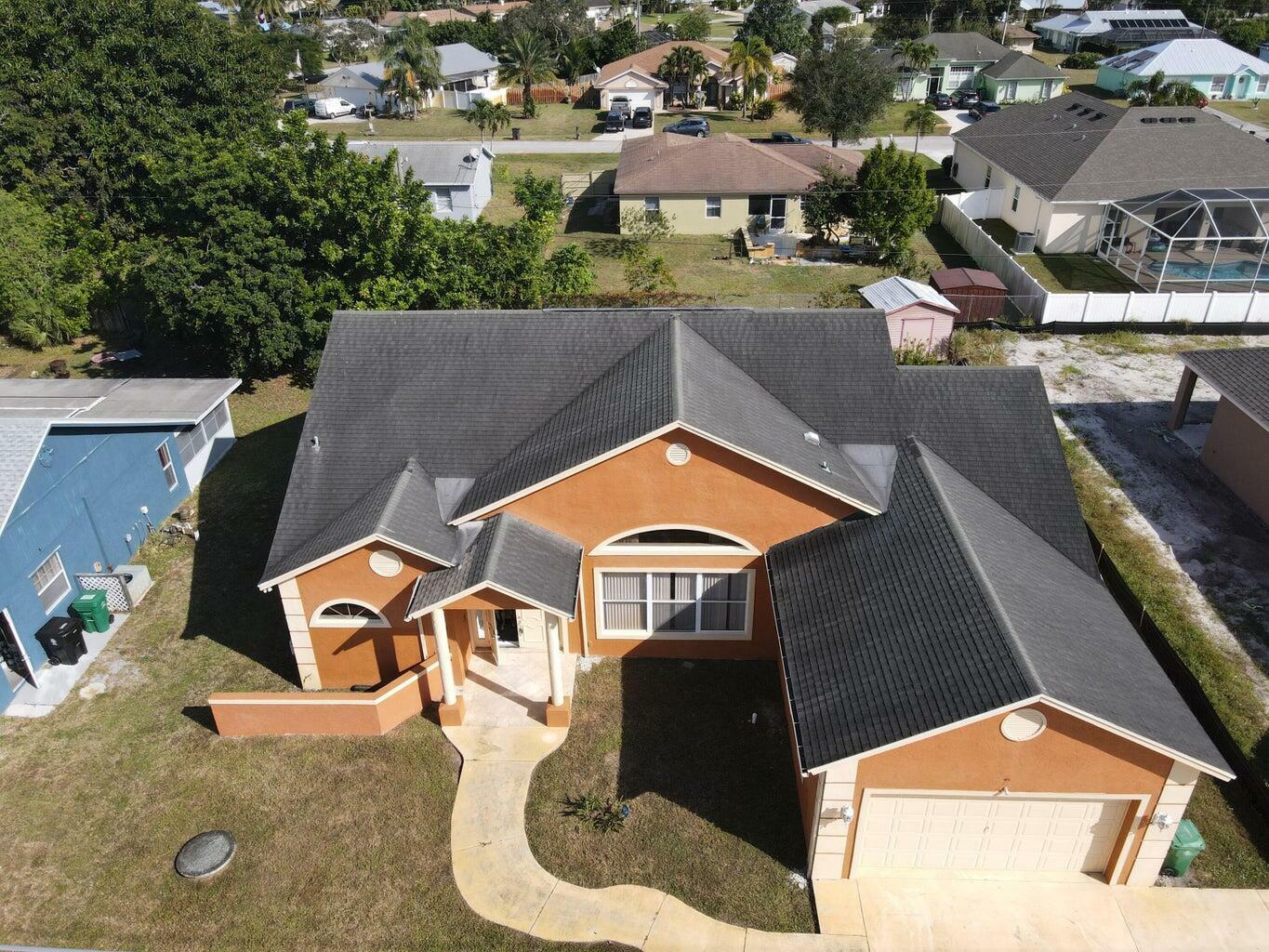 Property Photo: 2099 SE Floresta Drive FL 34984