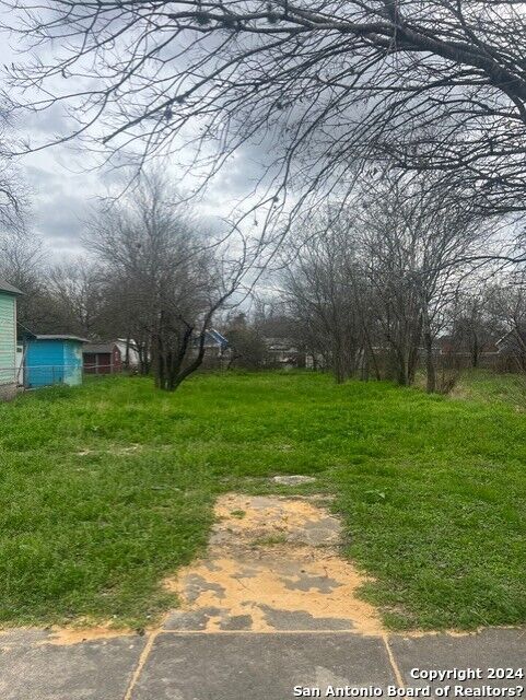 Property Photo: 110 Utah St TX 78210