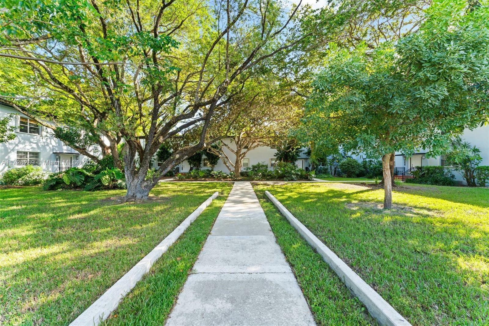 Property Photo:  5620 SW 78th St 128C  FL 33143 