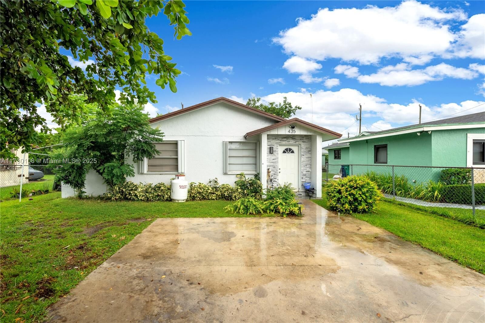 Property Photo: 435 NW 15th St FL 33034