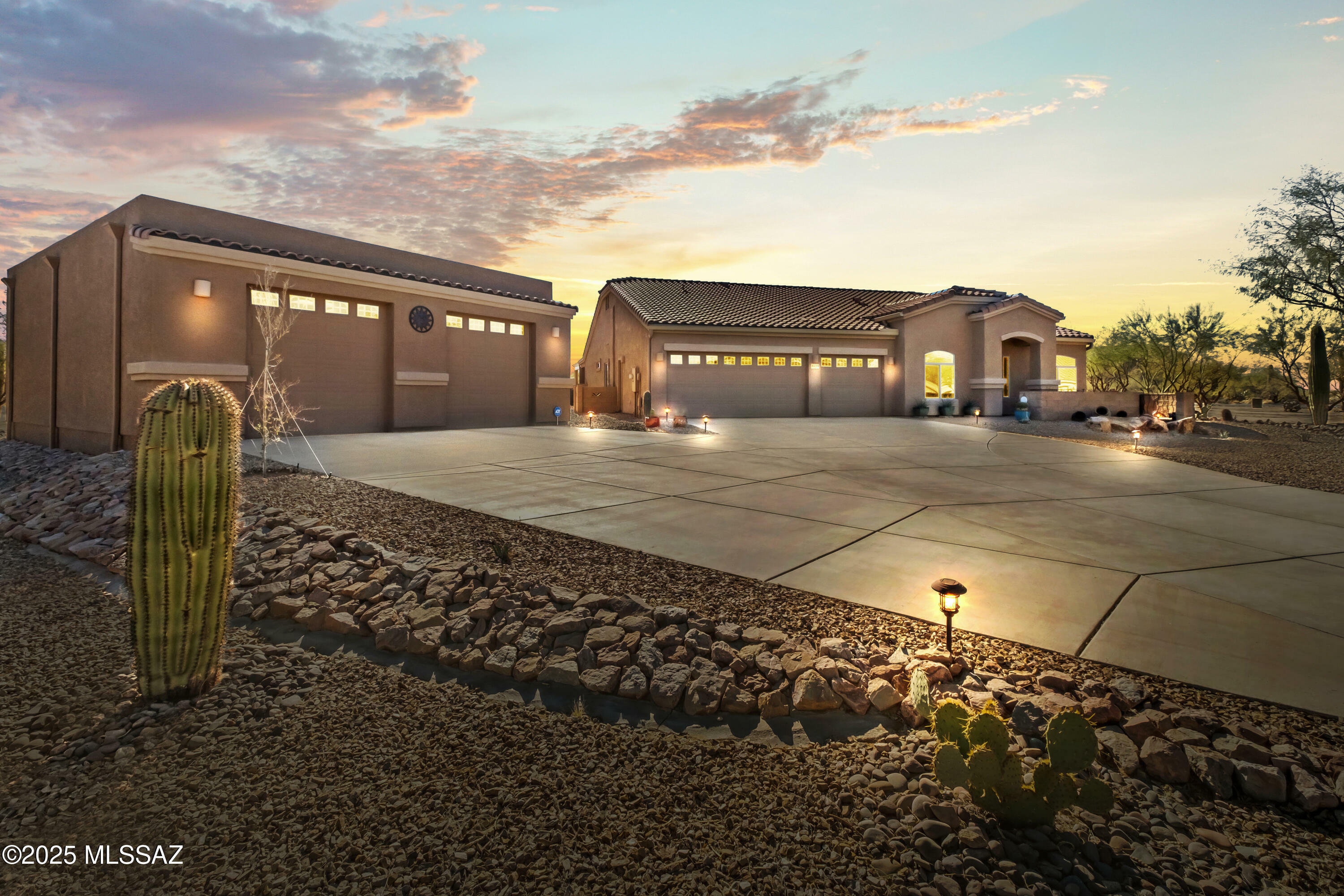 Property Photo: 3534 E Sweet Grass Trail AZ 85629