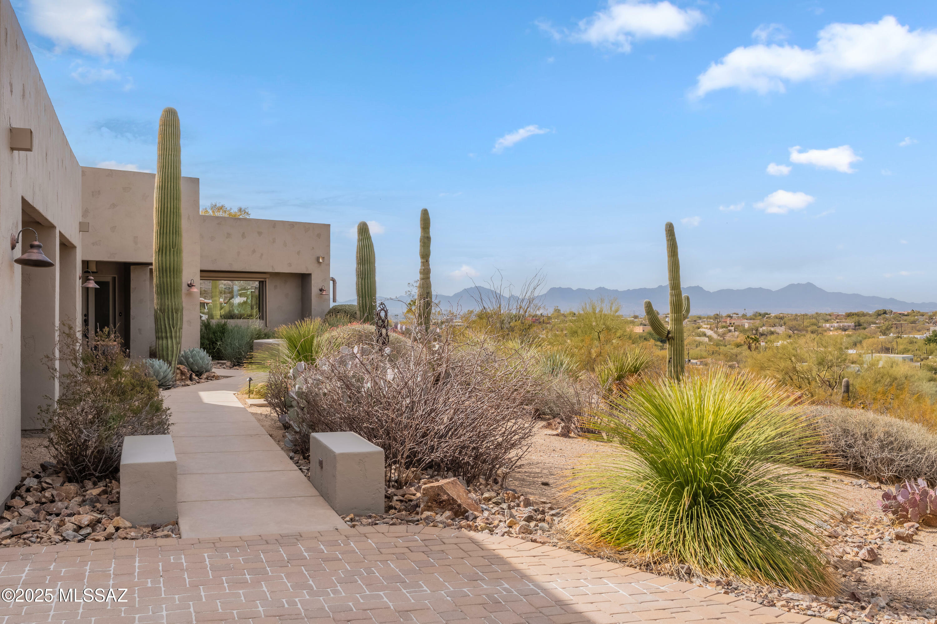 Property Photo:  4930 N Cll Bendita  AZ 85718 