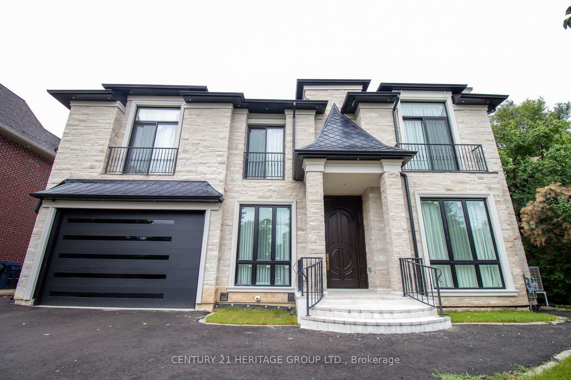Property Photo: 32 Devondale Avenue ON M2R 2E2