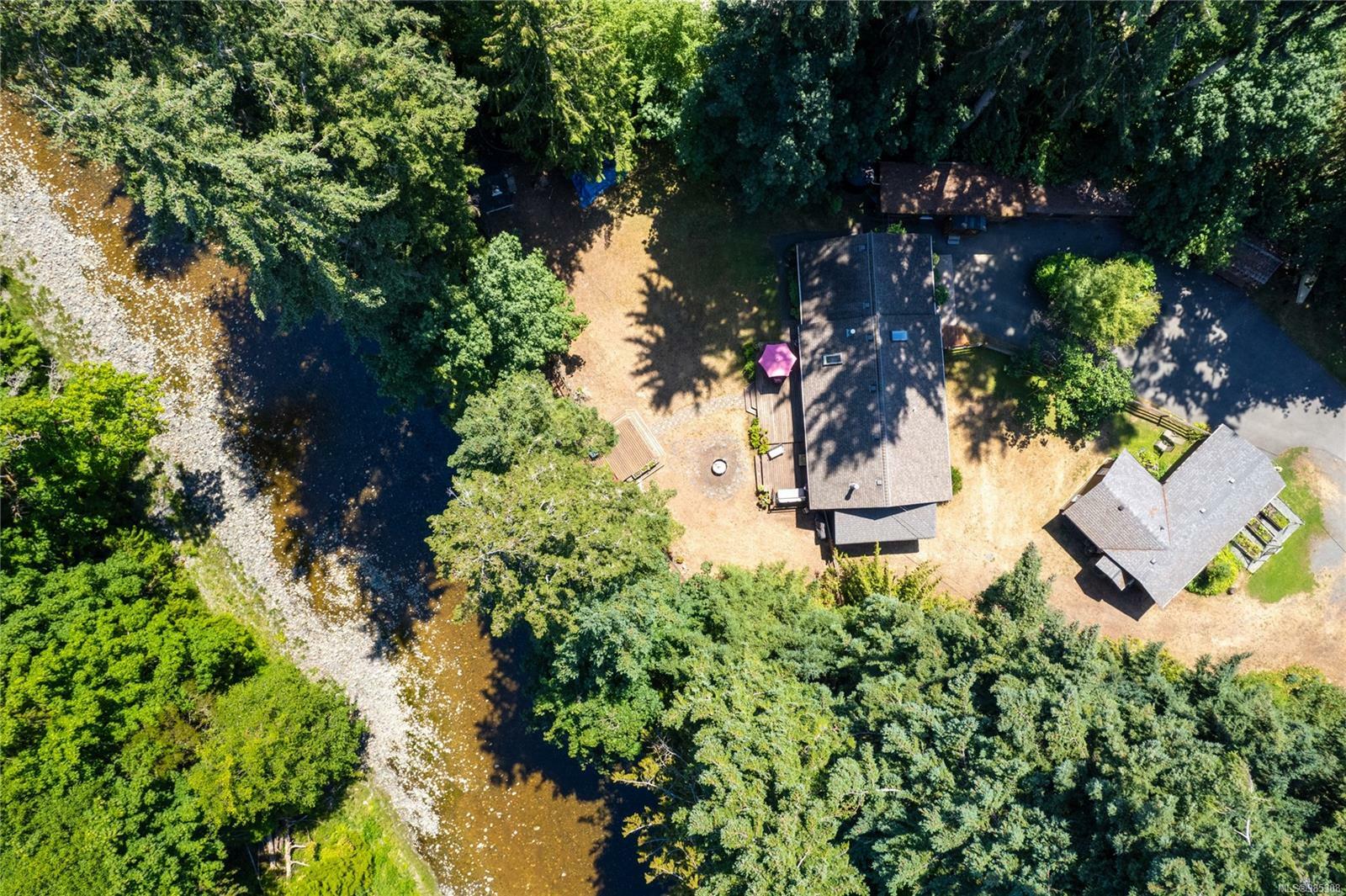Property Photo: 616 Martindale Rd BC V9P 1R8