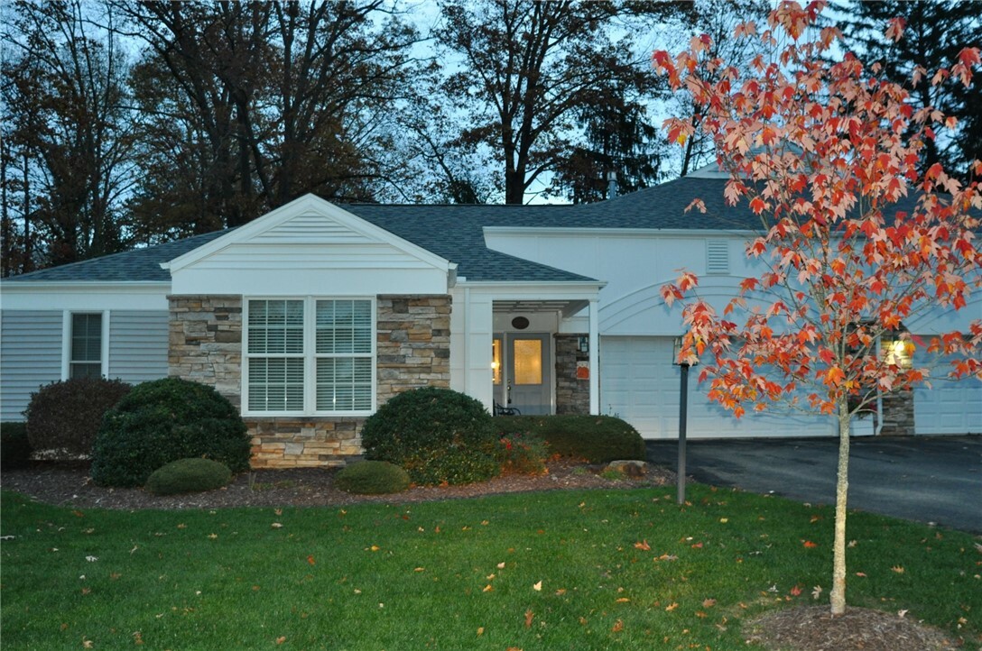 Property Photo:  105 Kilowen Square 105  PA 15601 