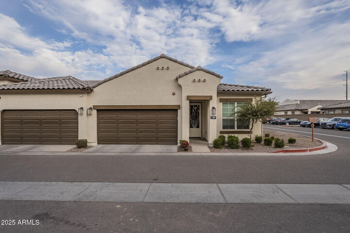 Property Photo:  1255 N Arizona Avenue 1109  AZ 85225 