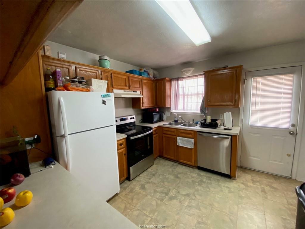 Property Photo:  903 Azalea Ct B  TX 77845 