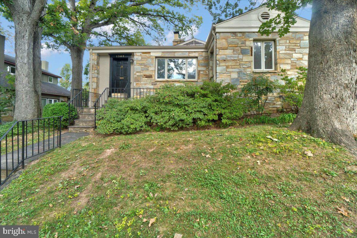 Property Photo:  1307 Quincy  VA 22302 