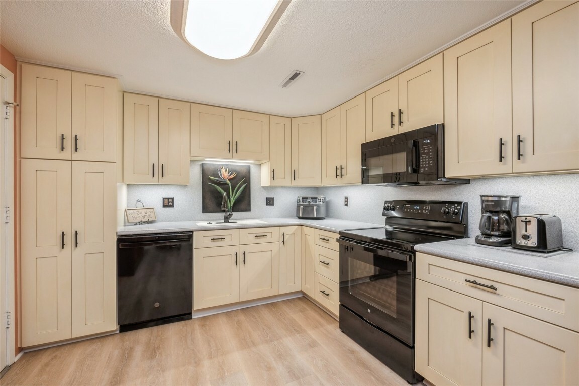 Property Photo:  2135 1st Avenue SE 215  IA 52402 