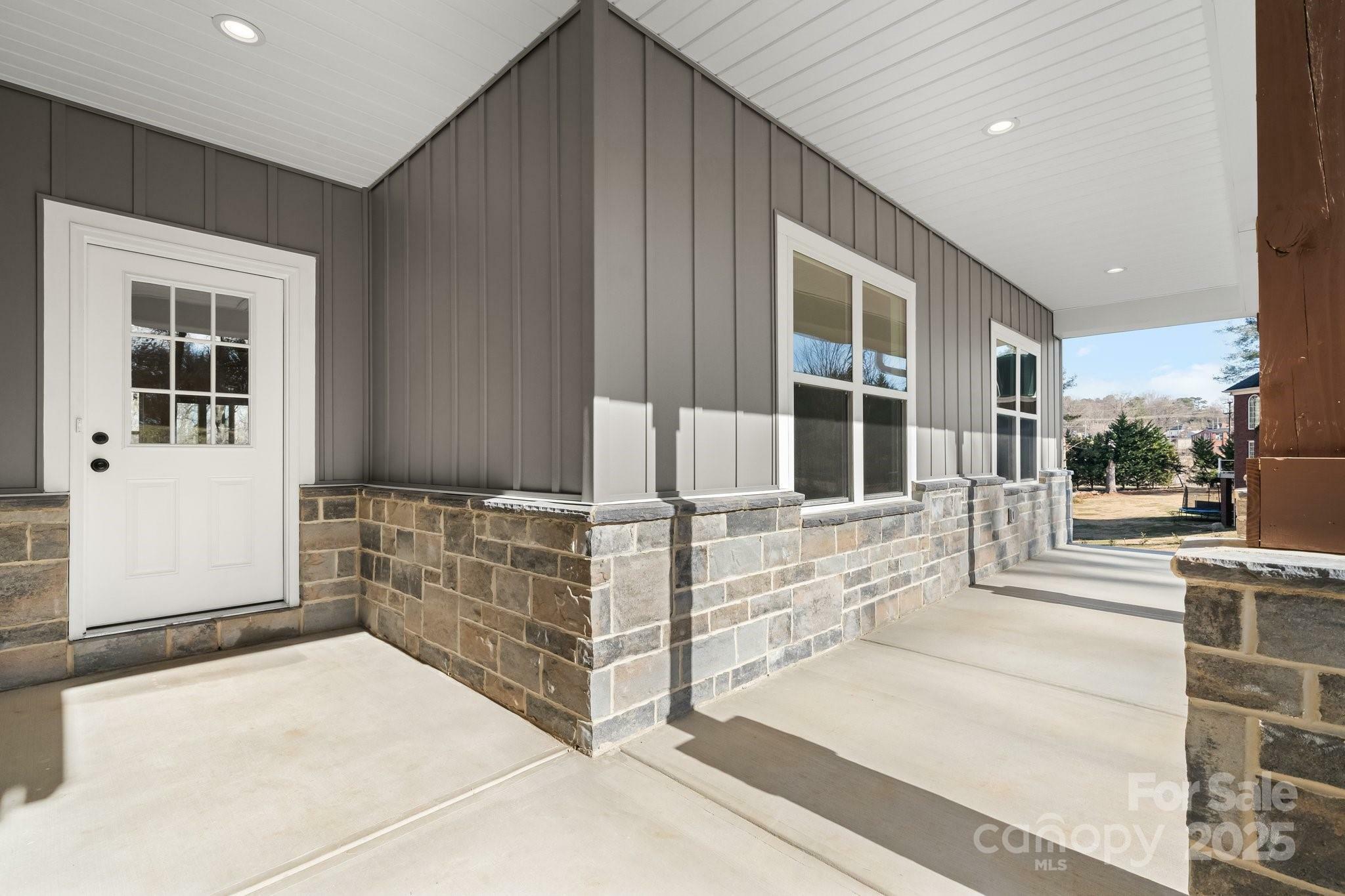 Property Photo: 113 Brentwood Drive NC 28650