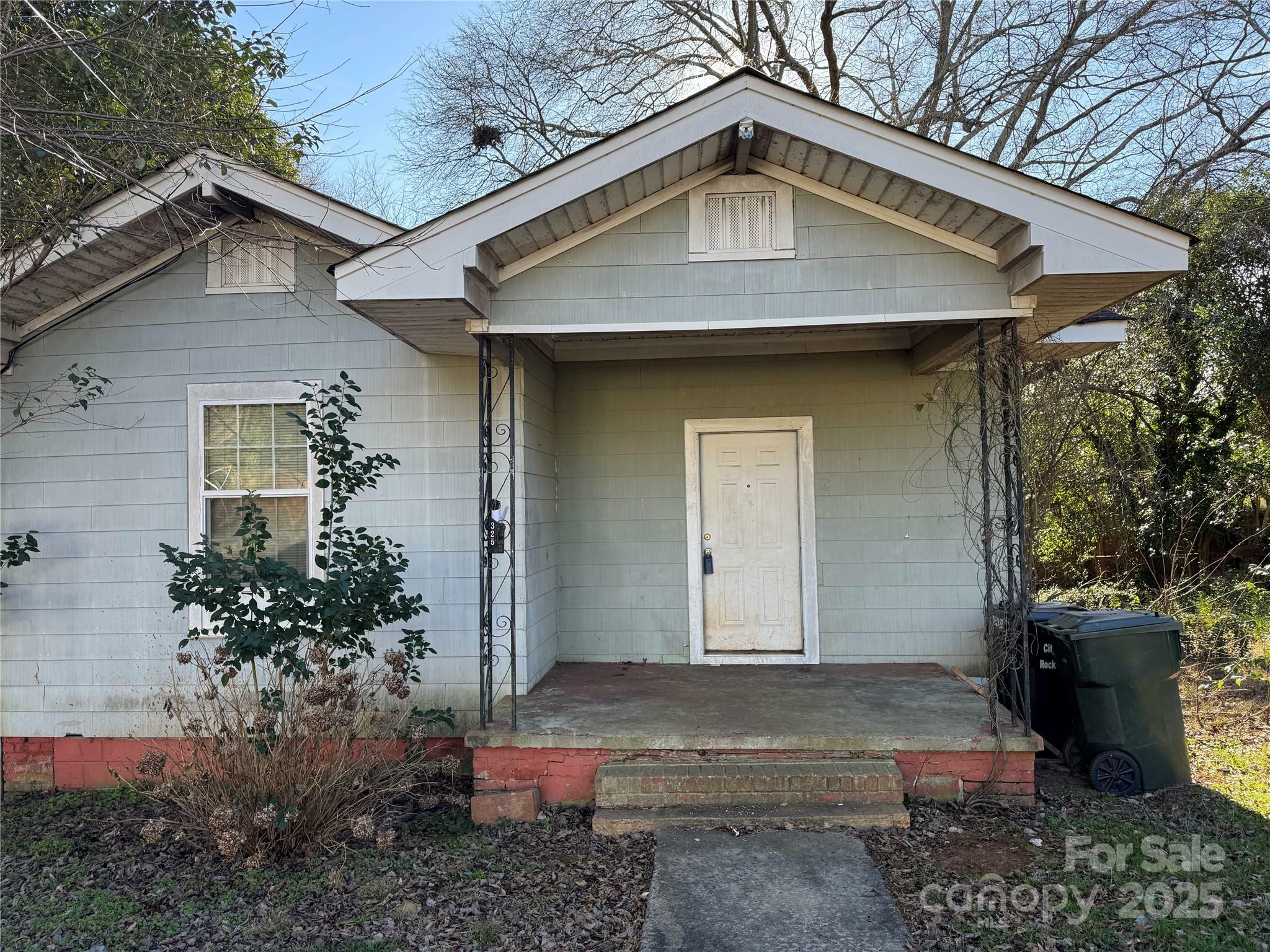 Property Photo:  325 Laurens Street  SC 29730 