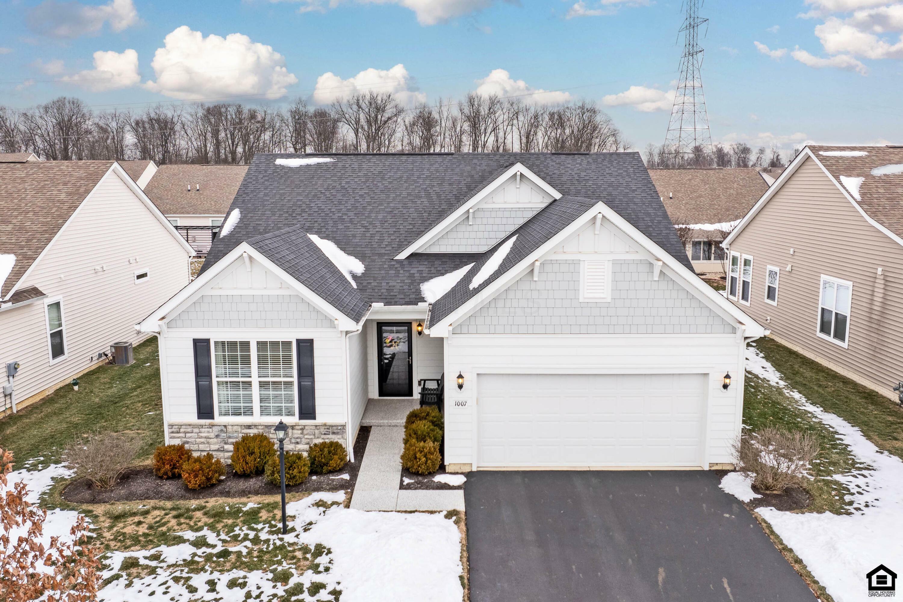 Property Photo: 1007 Zeller Circle OH 43147