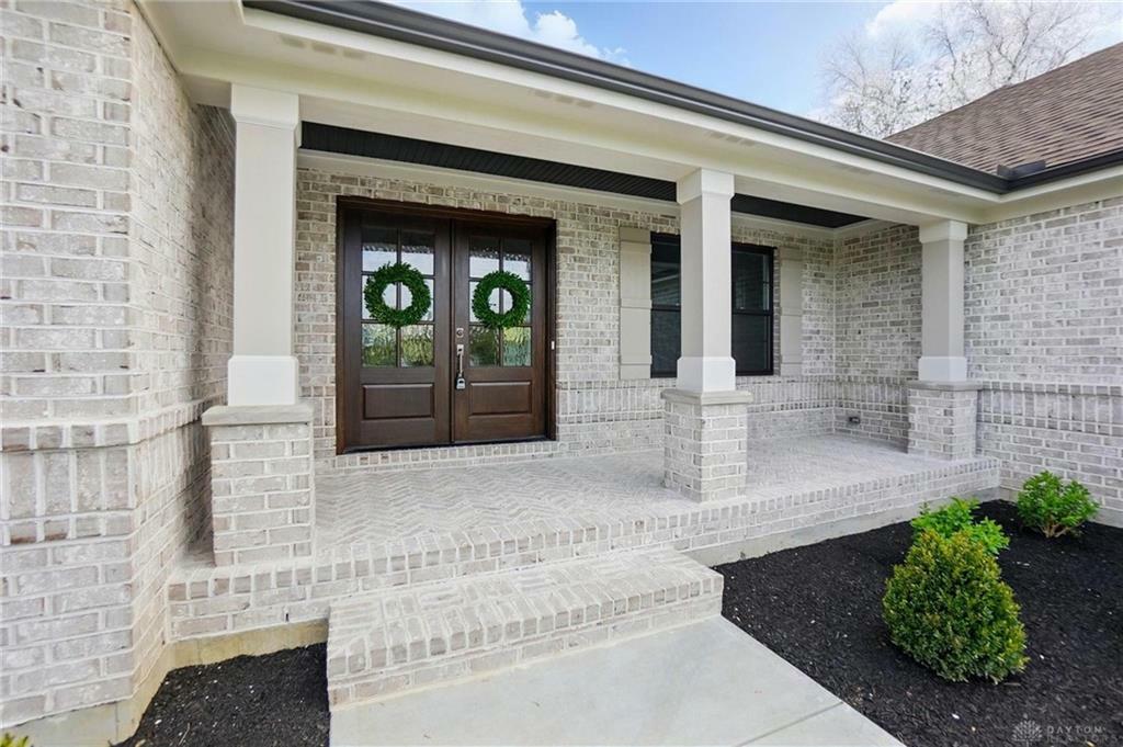 Property Photo: 411 E Social Row Road OH 45458