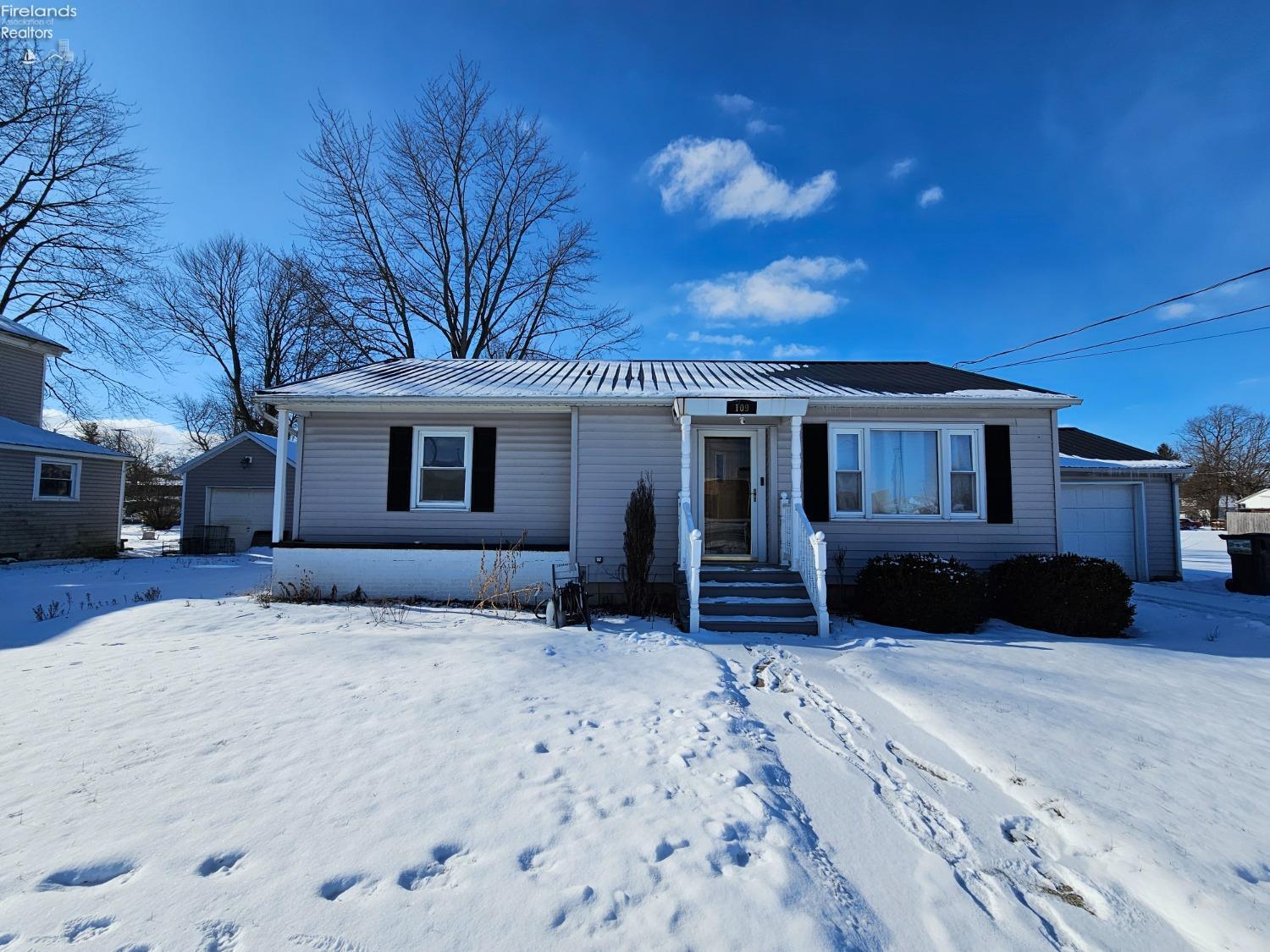 Property Photo:  109 Washington Street  OH 44815 