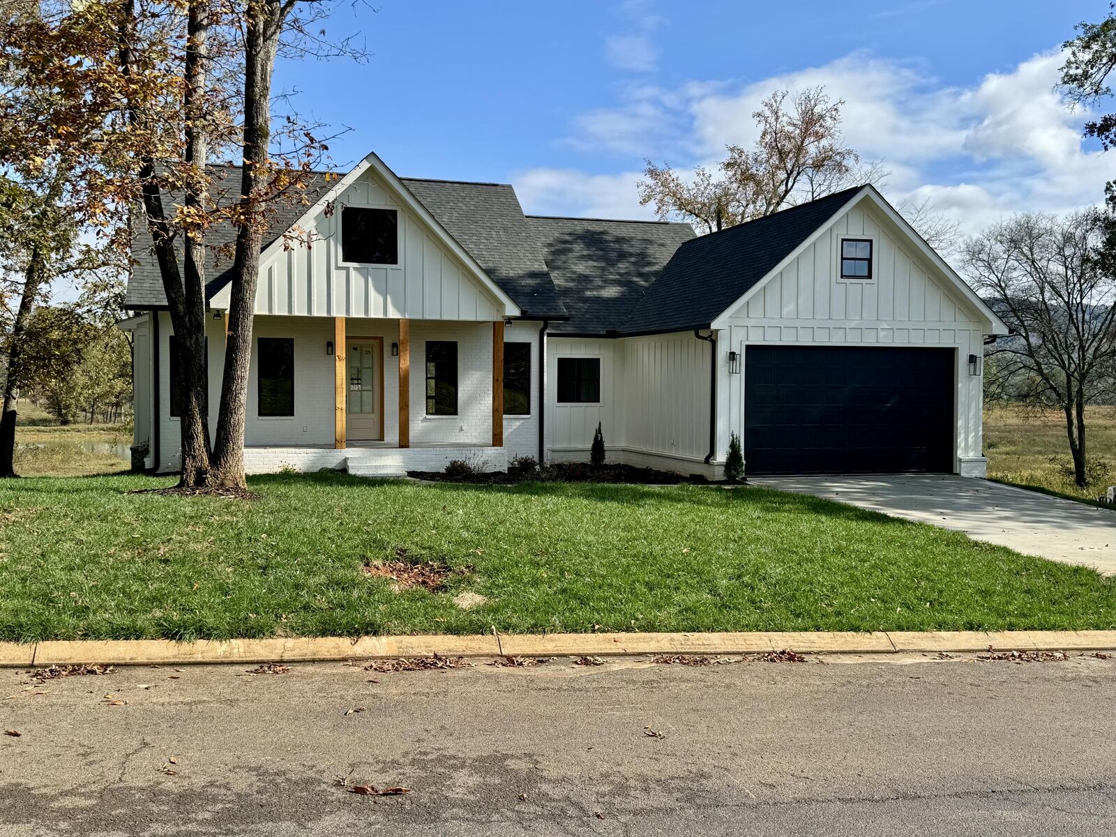 Property Photo: 201 Clubhouse Drive TN 37347