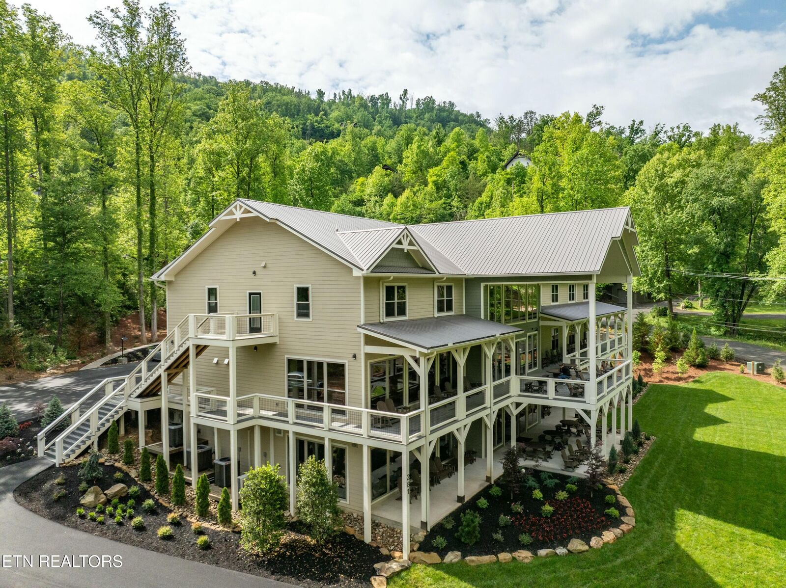 Property Photo:  281 Loop Rd  TN 37738 