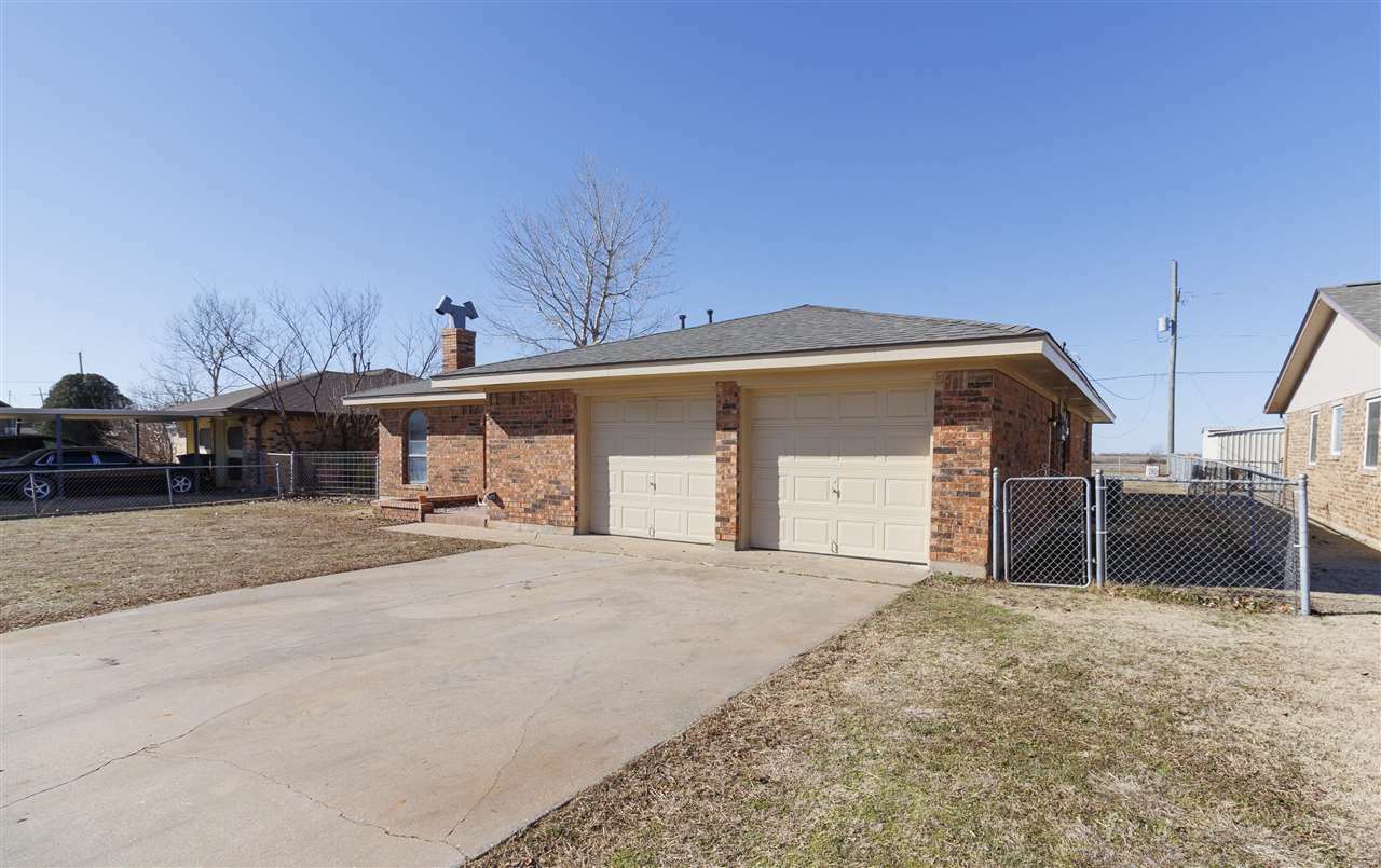 Property Photo:  1709 SE Jarman Ave  OK 73501 