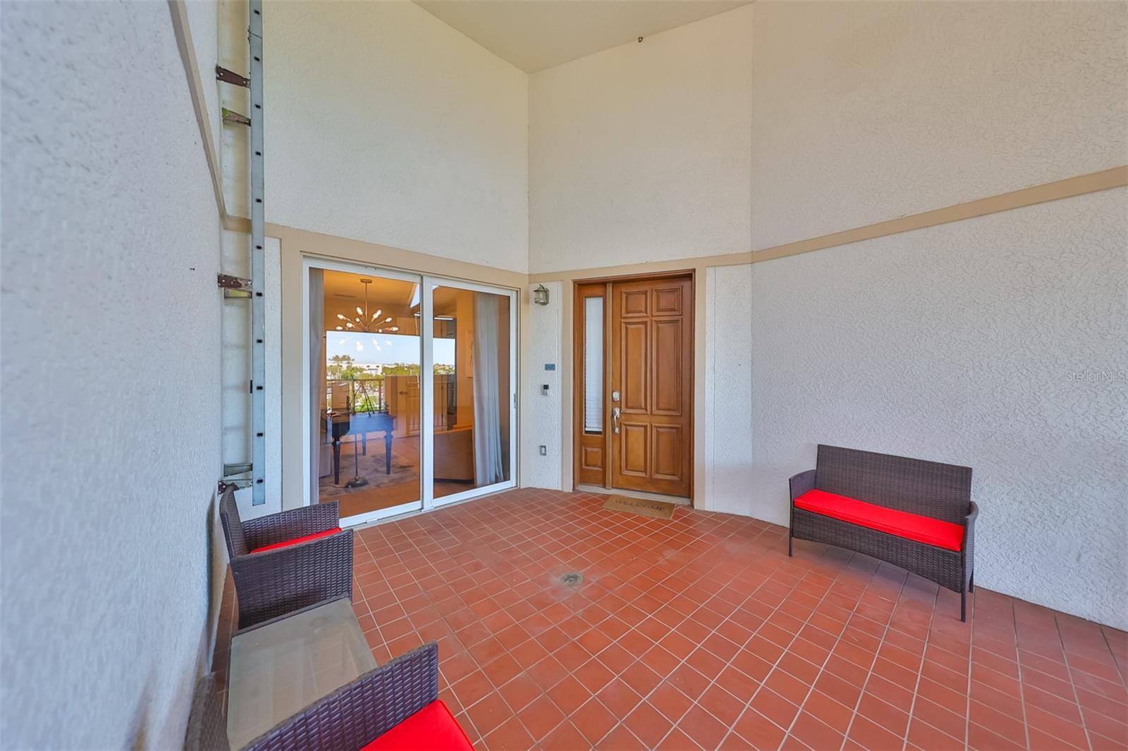 Property Photo: 1030 Bellasol Way 402 FL 33572