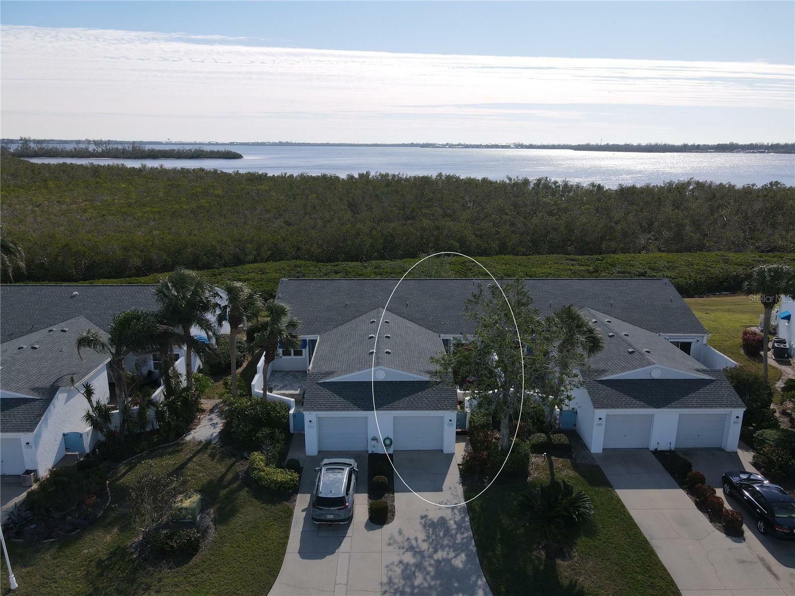 Property Photo:  919 Waterside Lane  FL 34209 