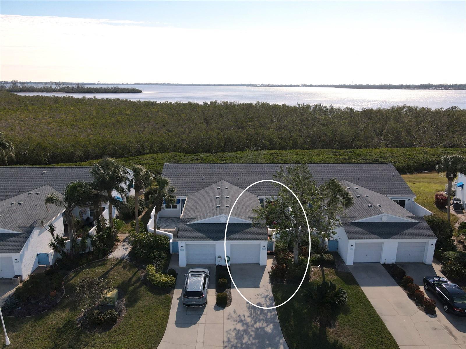 Property Photo: 919 Waterside Lane FL 34209