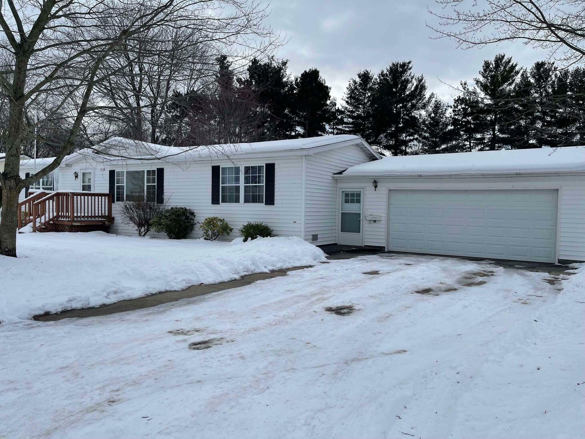 Property Photo:  1330 Country View Lane  MI 49412 