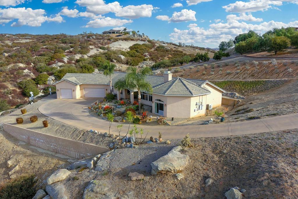 18494 Paseo Pantera  Ramona CA 92065 photo