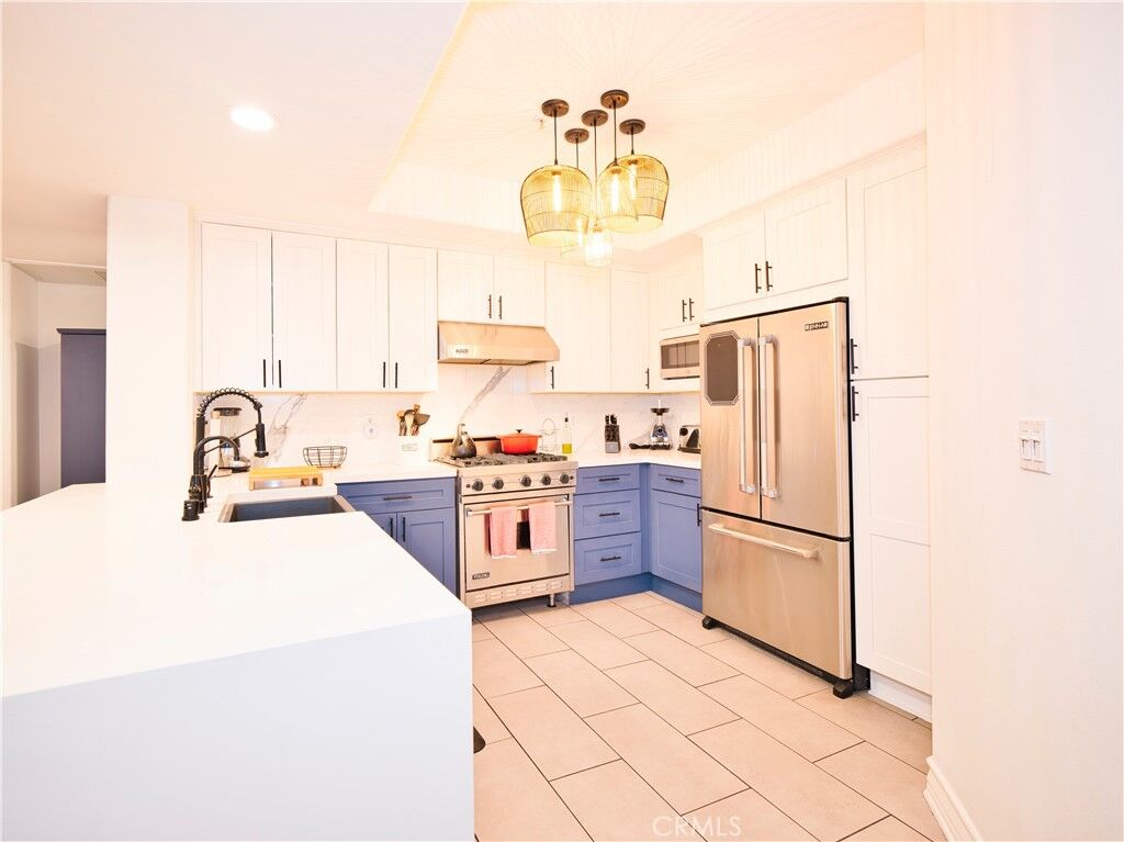 Property Photo: 12045 Hoffman Street 104 CA 91604