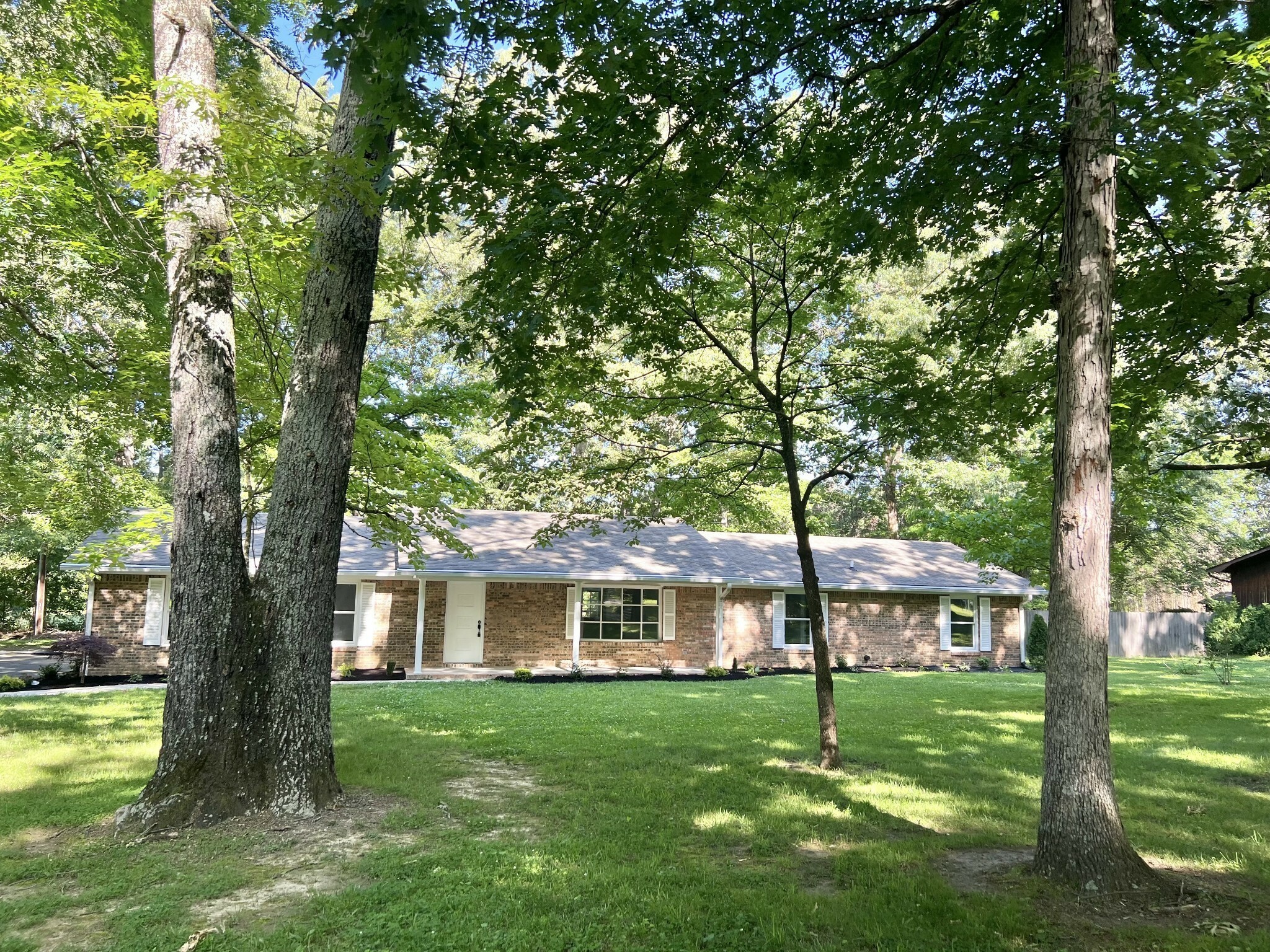 Property Photo:  304 Sharondale Dr  TN 37388 