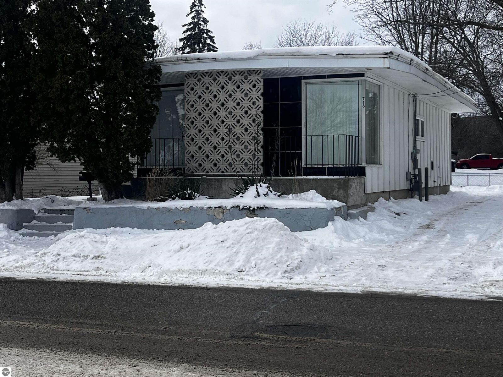 Property Photo: 718 Aspen Street MI 49601