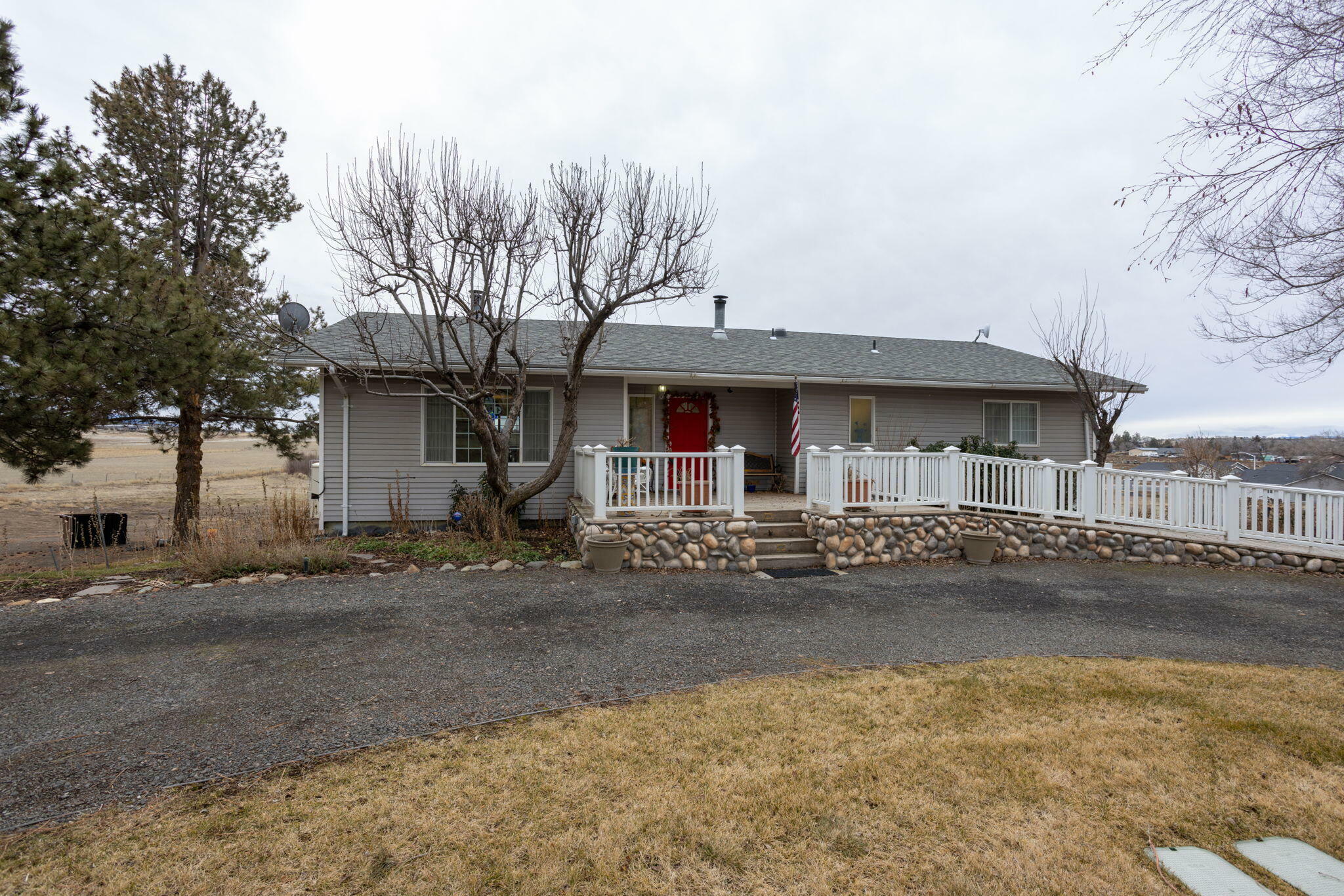 Property Photo:  727 NE Loucks Road  OR 97741 