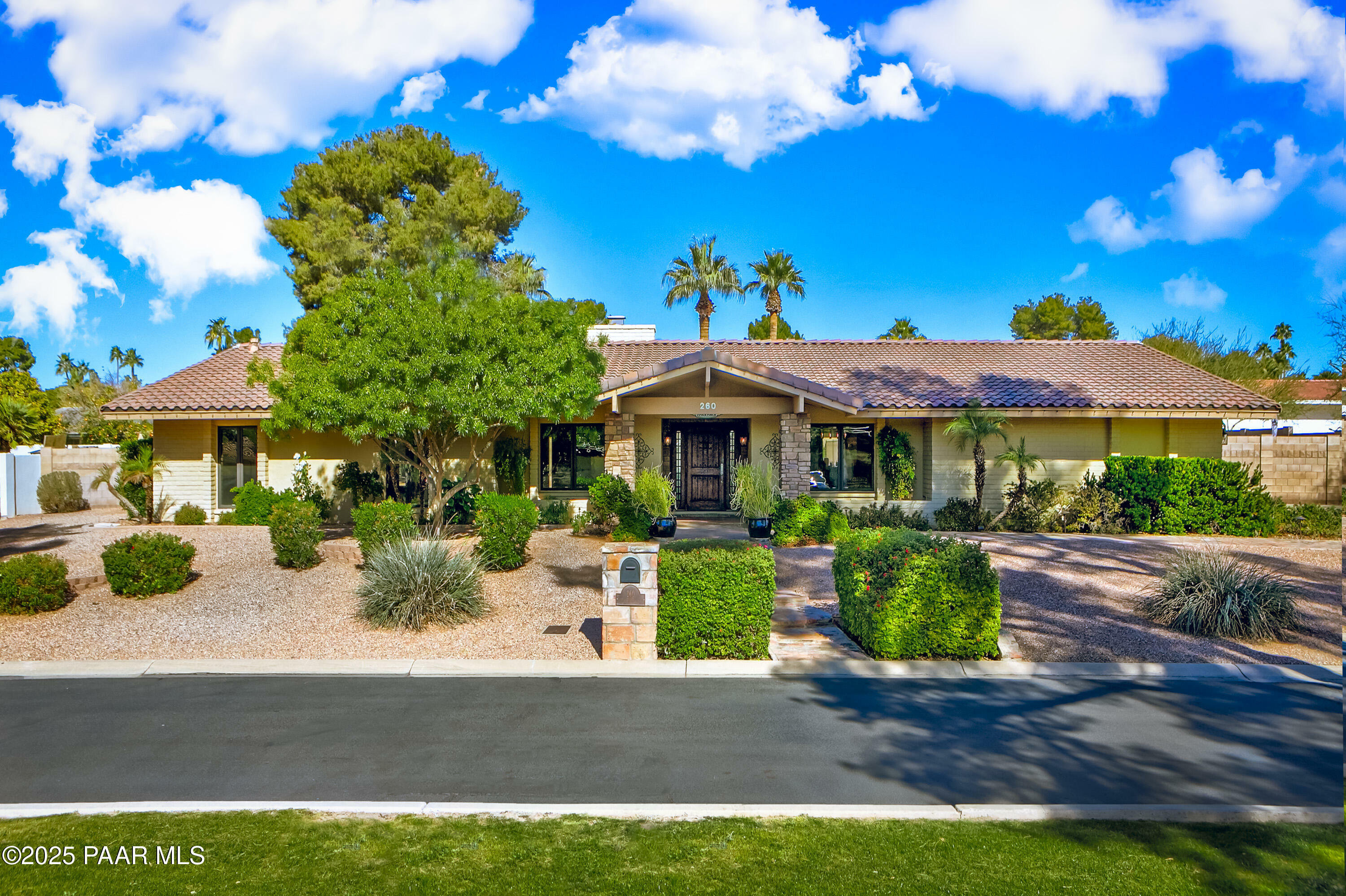 Property Photo:  260 E Estero Lane  AZ 85340 