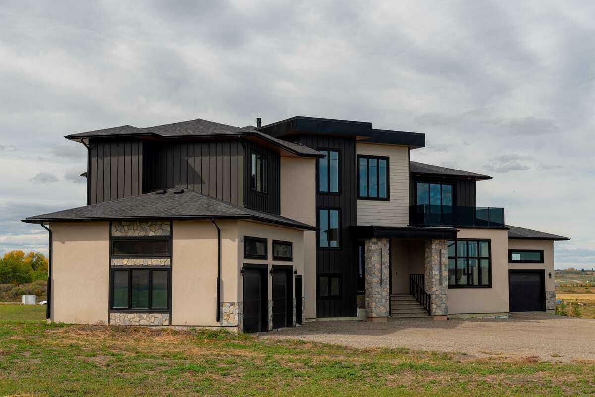 Property Photo: 40075 299 Avenue E AB T1S 4R2