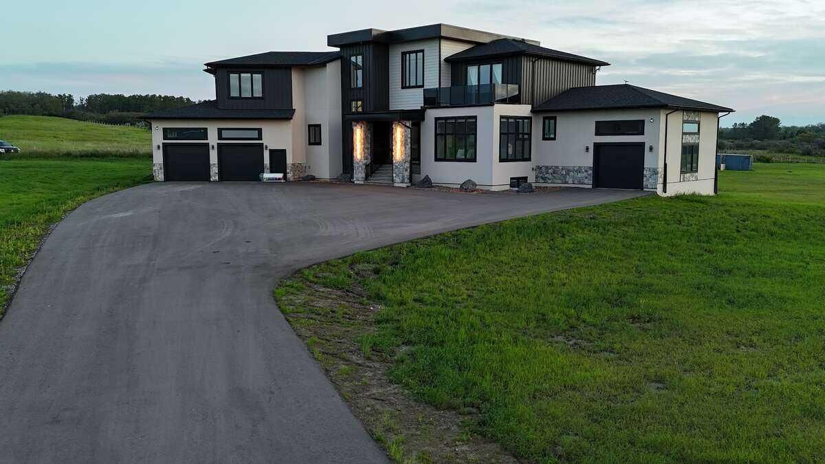 Property Photo:  40075 299 Avenue E  AB T1S 4R2