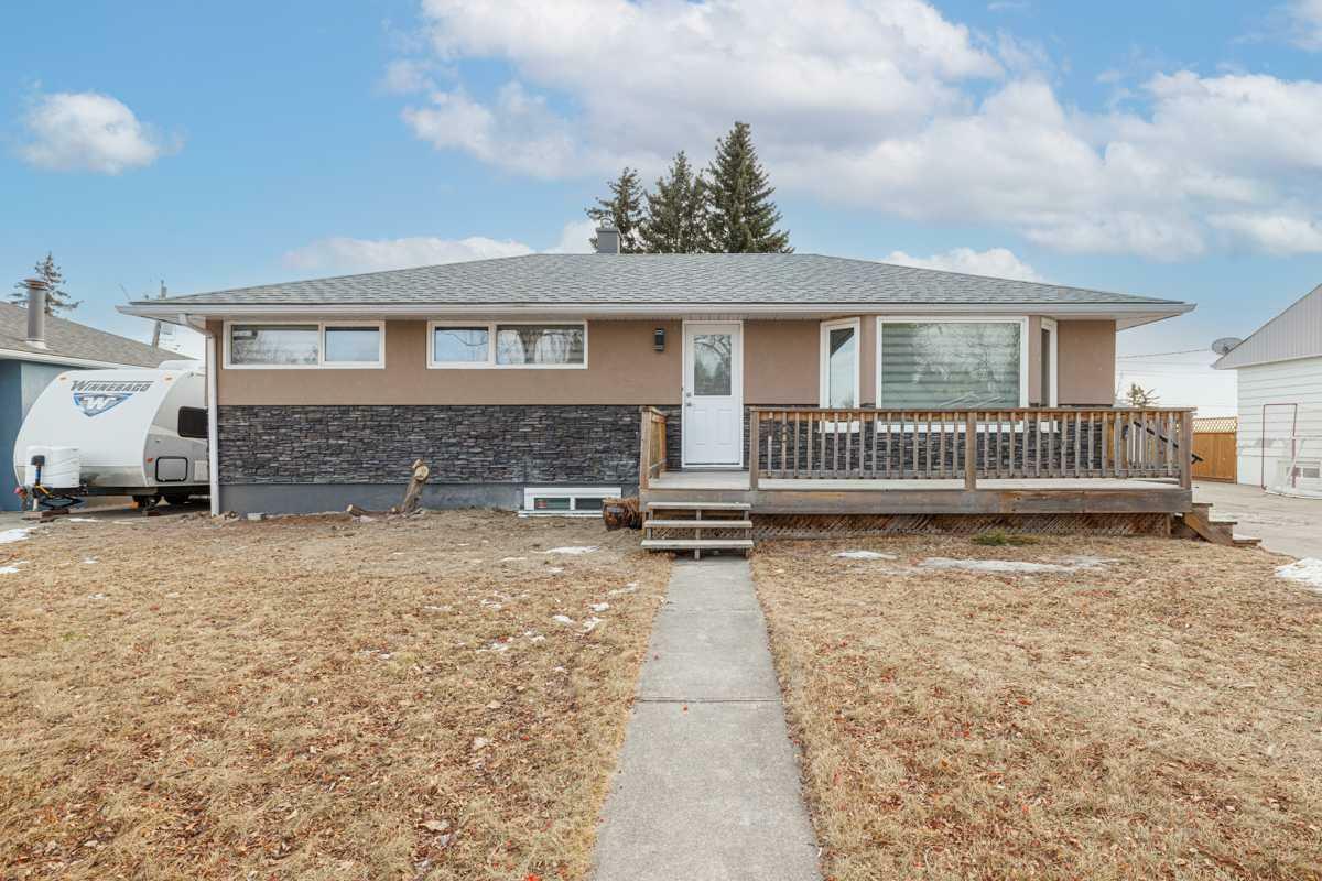 48 Thornlee Crescent NW  Calgary AB T2K 2W3 photo