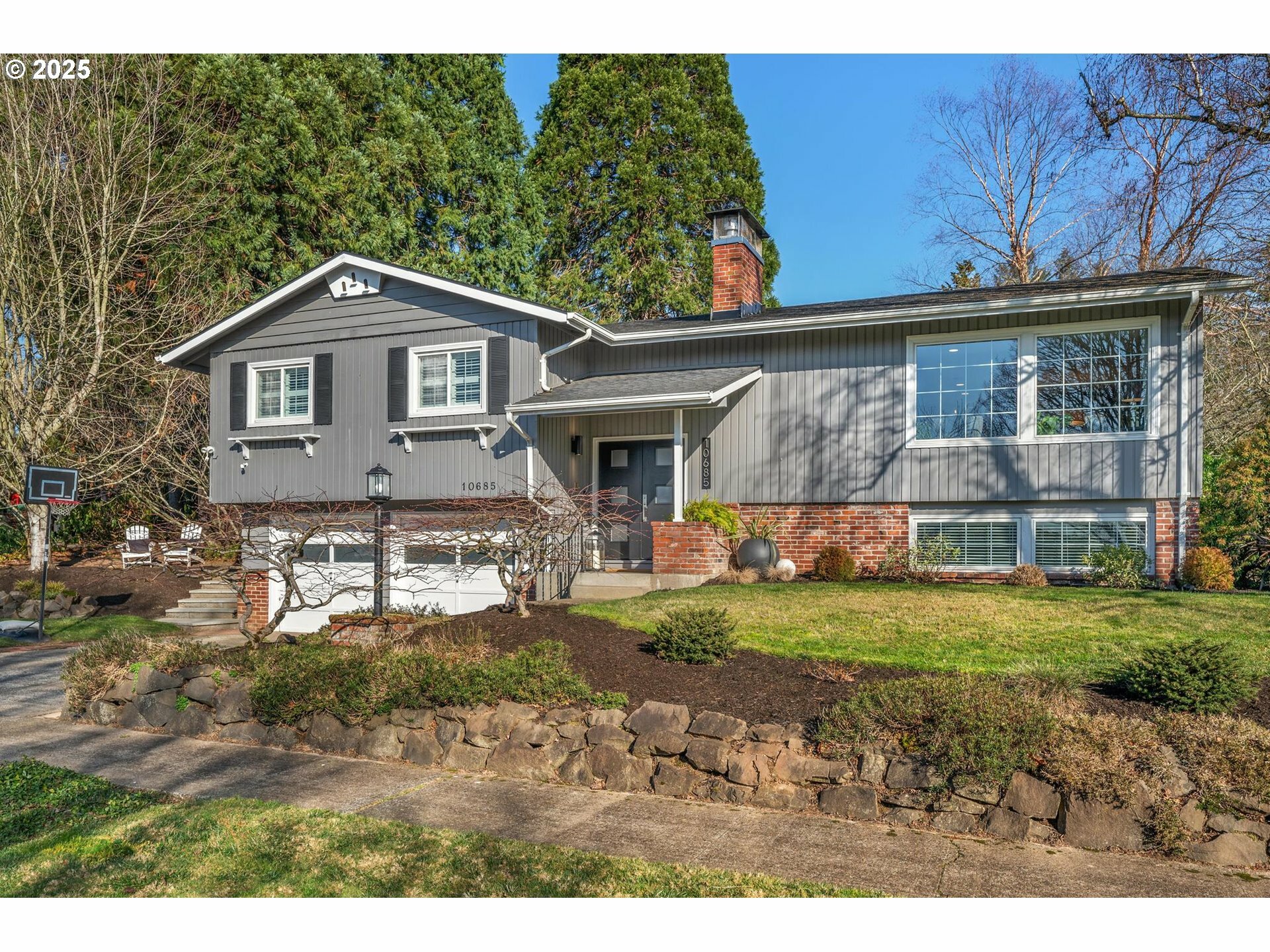 Property Photo: 10685 SW Wakefield St OR 97225