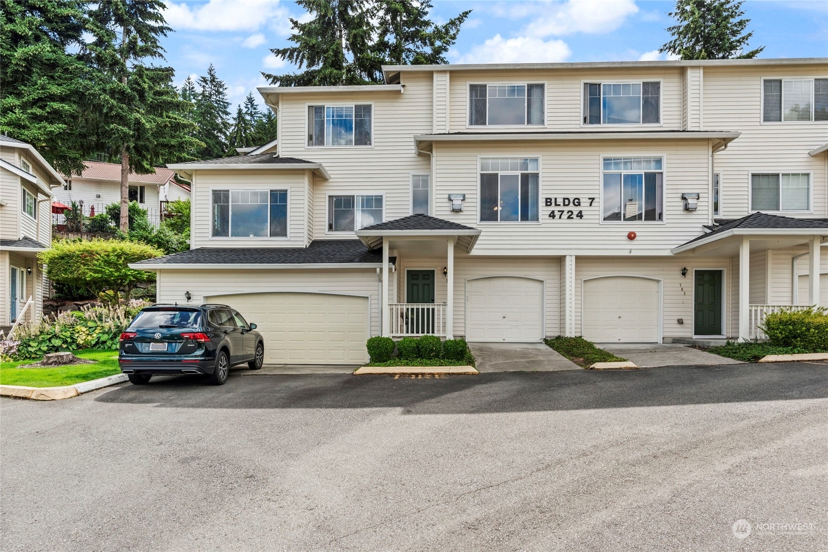 Property Photo:  4724  Mill Pond Drive SE 703  WA 98092 