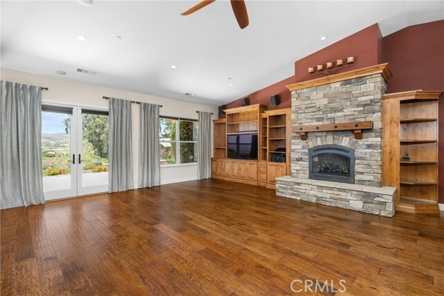 Property Photo: 325 Red Oak Way CA 93420