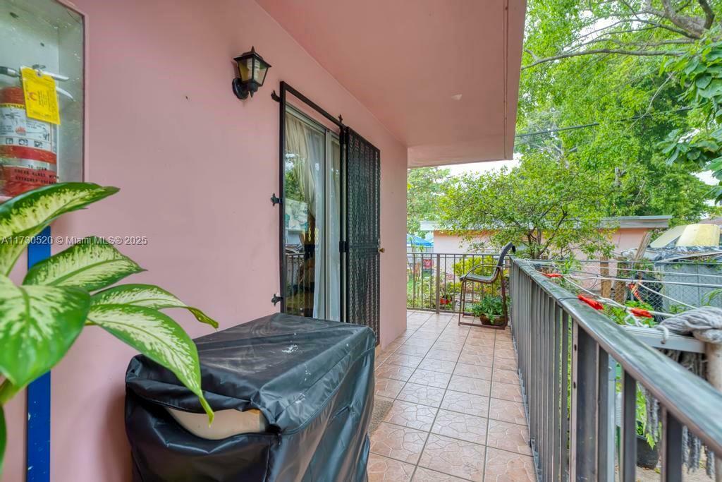 Property Photo:  519 NW 10th Ave  FL 33136 