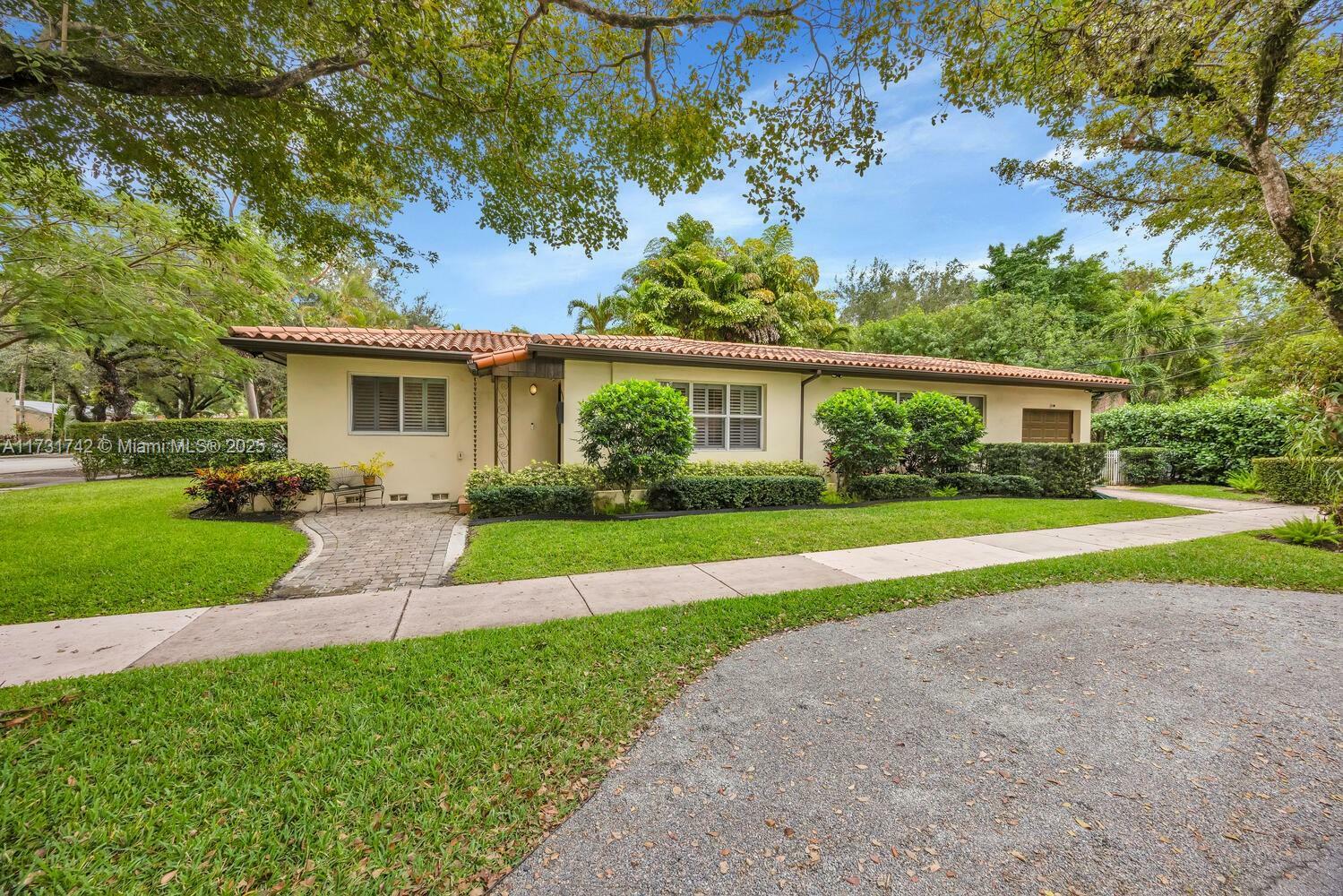 Property Photo:  446 Majorca Ave  FL 33134 