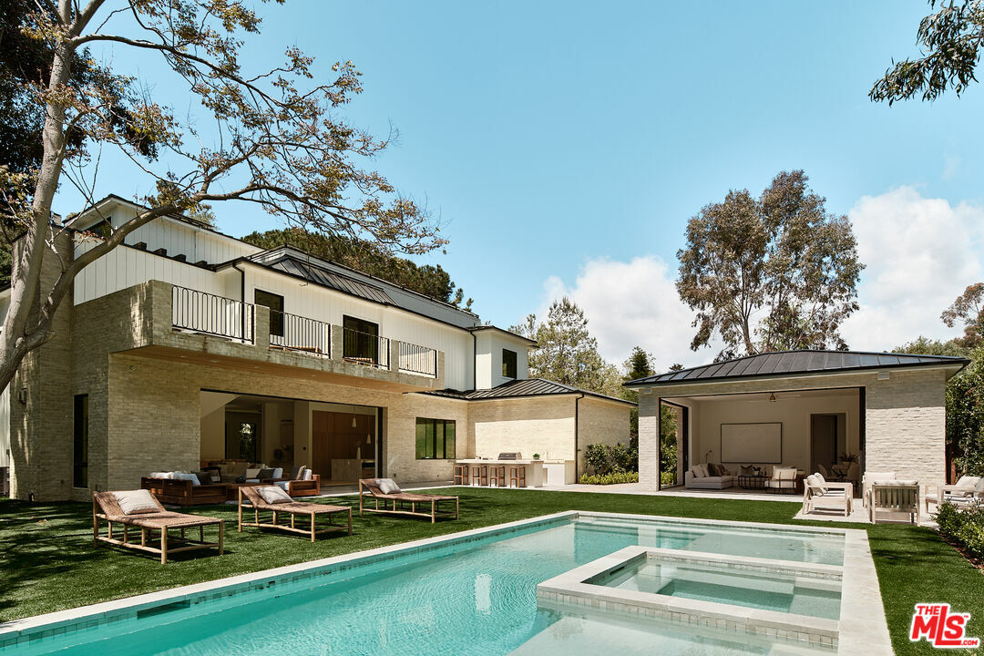 Property Photo: 1810 Old Orchard Rd CA 90049