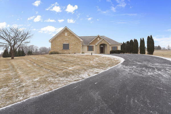 1419 Malone Ct  Cedarburg WI 53012 photo