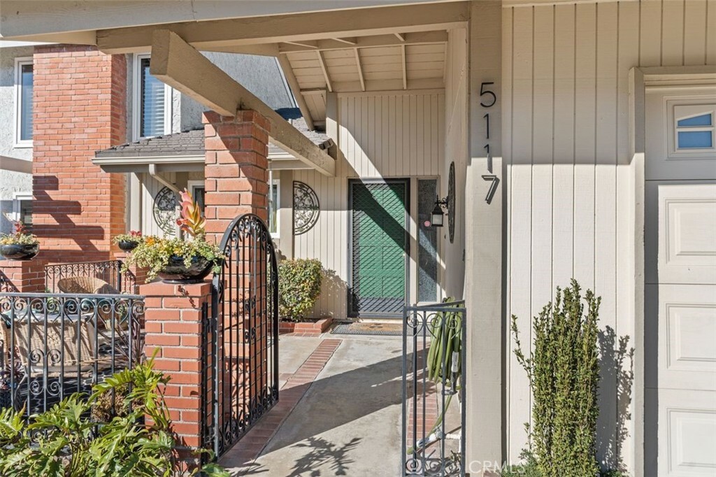 Property Photo:  5117 Piccadilly Circle  CA 92683 