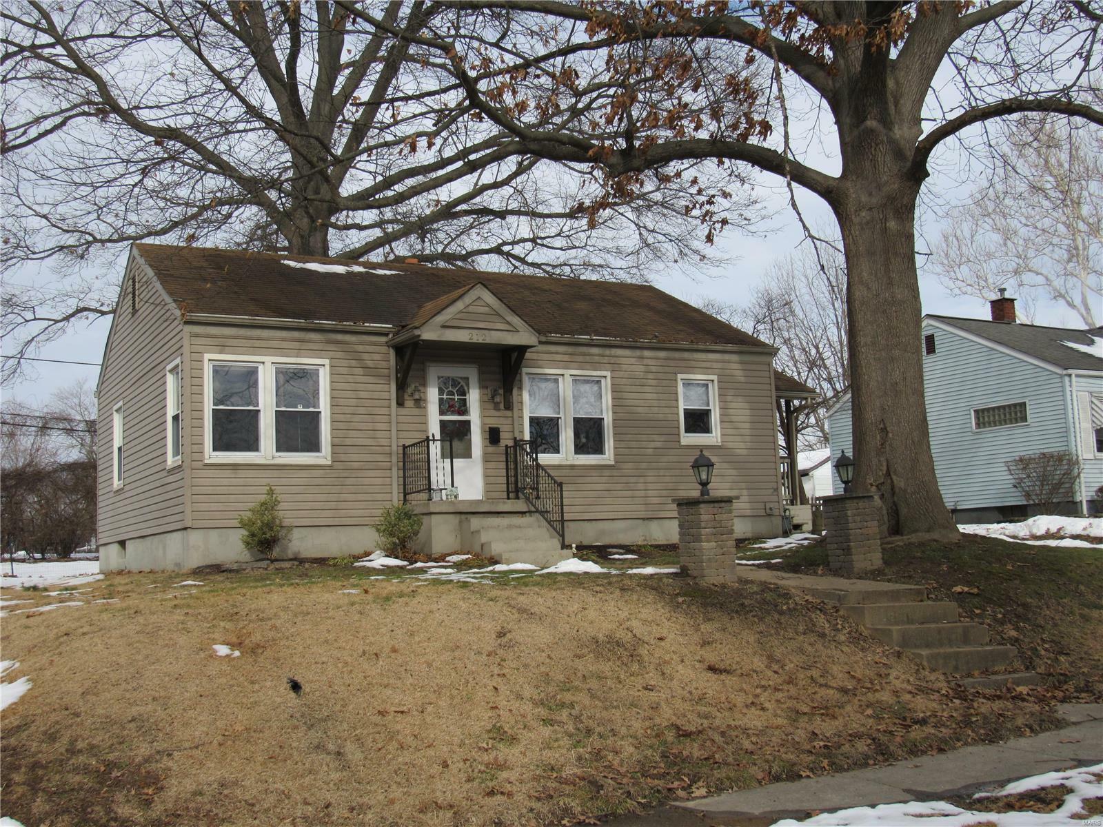 Property Photo:  212 Brentwood Boulevard  IL 62002 