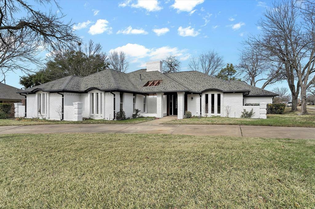 Property Photo:  813 Lakeshore Drive  TX 75149 