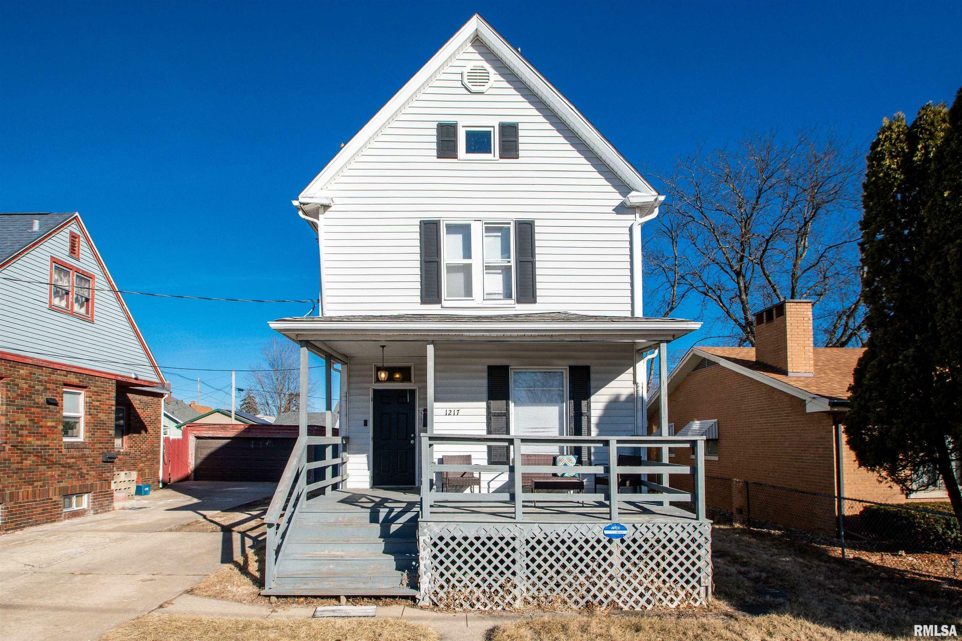 Property Photo:  1217 W Gilbert Avenue  IL 61604 