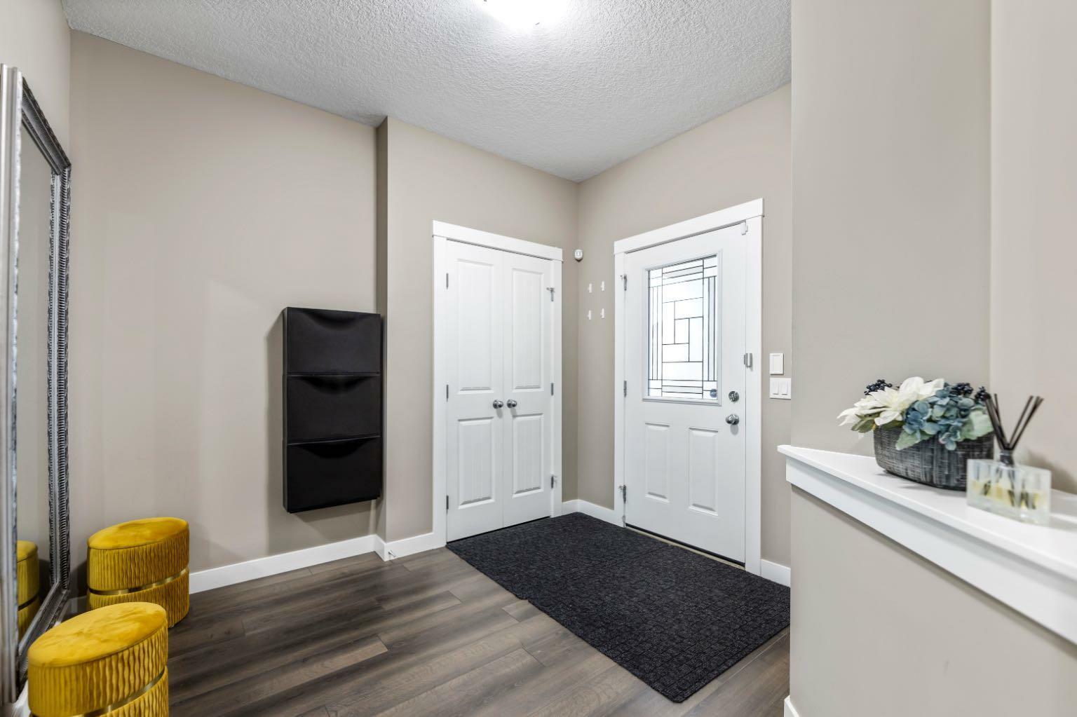 Photo de la propriété:  100 Hillcrest Avenue SW  AB T4B 4C8 