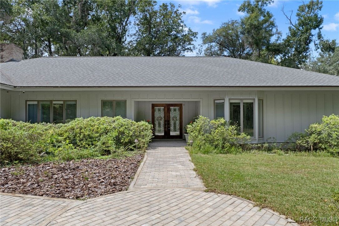 Property Photo: 22347 Golden Retriever Lane FL 34601