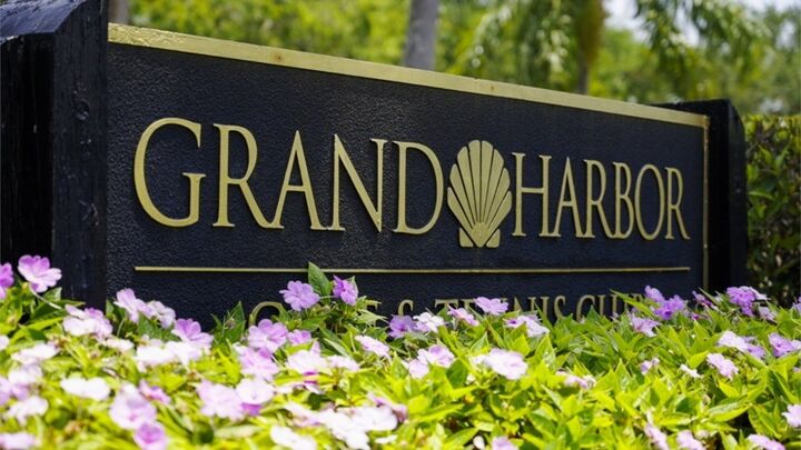 Property Photo:  4804 Laguna Village Way  FL 32967